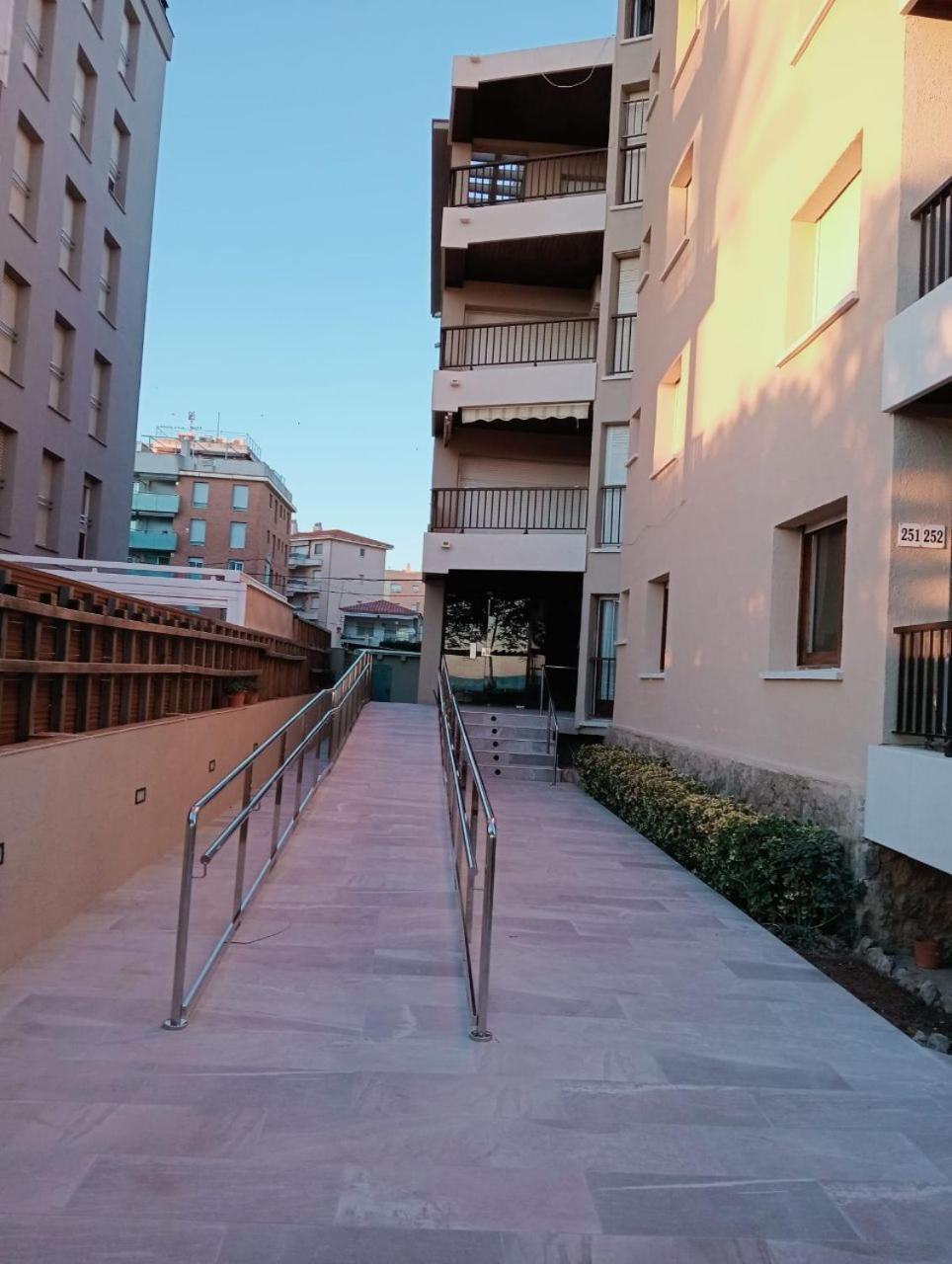 Espectaculares Vistas Al Mar En Segur De Calafell Apartamento Exterior foto